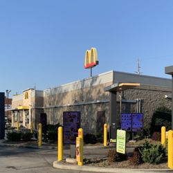 McDonald's - Drive through lanes