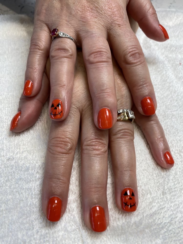 Bonjour Nails Bar Logo
