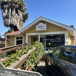 Crushcakes Cafe & Simply Pies - Outside