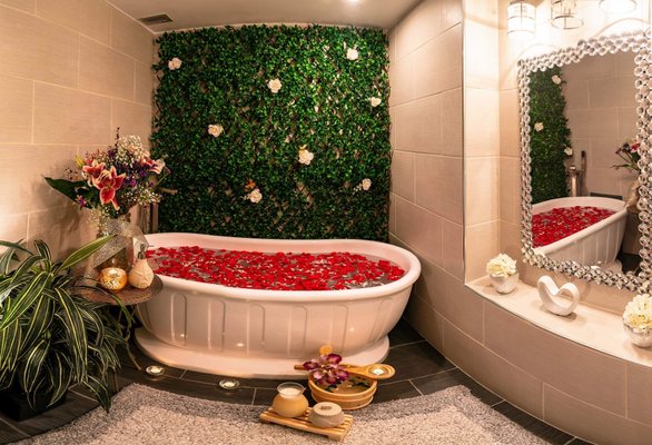 Our Facilities - Our spa facilities are designed for our customers to feel comfortable, calm and relaxed throughout the day. Also allows customers to enjoy taking selfie’s photos in our special setting.