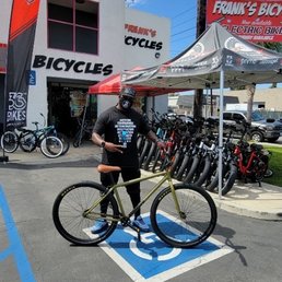 Lars Young holding his brand new 2021 Sunday Bikes 29" High C Cruiser "Matte Army Green" from Frank's Bicycles.
