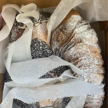 Mike's Pastry - Canoli in Lobster Tails - Bakeries Near Me - Boston, Massachusetts Mike's Pastry - Canoli in Lobster Tails - Bakeries Near Me - Boston, Massachusetts