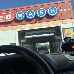 H-E-B - Car wash entrance