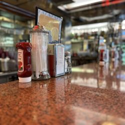 Eveready Diner - Great counter service