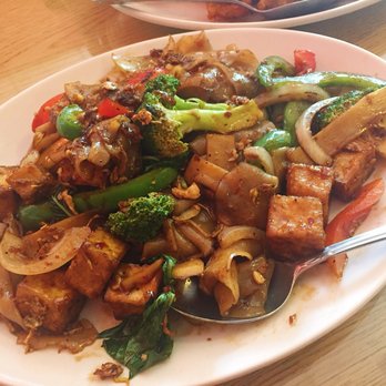Chada Thai Restaurant - Pad See Ew - Thai Near Me - Seattle, Washington