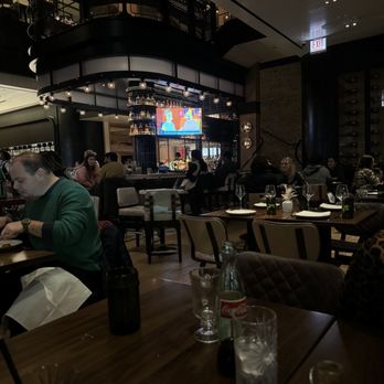 Yardbird Table & Bar - Dining area - New American Near Me - Chicago, Illinois Yardbird Table & Bar - Dining area - New American Near Me - Chicago, Illinois
