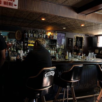 Hotsy Totsy Club - At the bar - Lounges Near Me - Albany, California