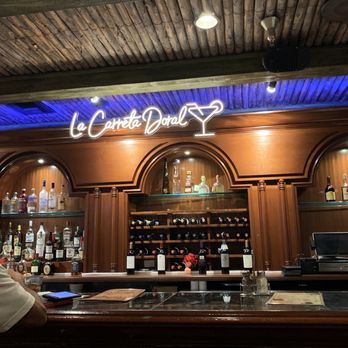 La Carreta - The bar - Cuban Near Me - Miami, Florida