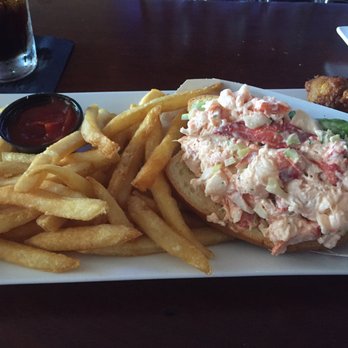 The Captain Kidd - Lobster roll - Bars Near Me - Woods Hole, Massachusetts The Captain Kidd - Lobster roll - Bars Near Me - Woods Hole, Massachusetts