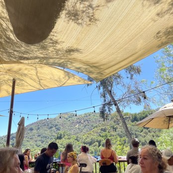 Cafe on 27 - Outside - restaurant garden - Breakfast & Brunch Near Me - Topanga, California Cafe on 27 - Outside - restaurant garden - Breakfast & Brunch Near Me - Topanga, California