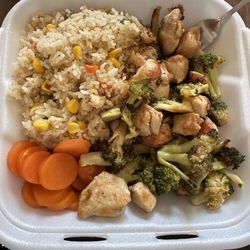 Kobe Express - Teriyaki Chicken with broccoli, fried rice, and sliced carrots (probably my favorite part of this dish).
