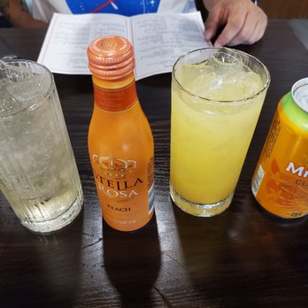 Dada Spa Salon & Cafe - Stella Rosa Sparkling Peach Wine and Mimosa. - Day Spas Near Me - Honolulu, Hawaii