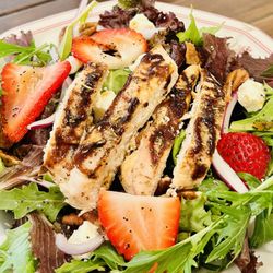 Mo’s on Main - Strawberry Salad with Balsamic Glazed Chicken