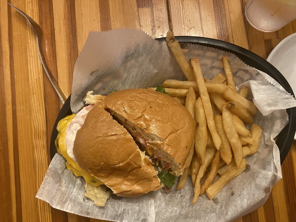 MONROE HOTEL Updated November 2024 36 Photos & 86 Reviews 400 E