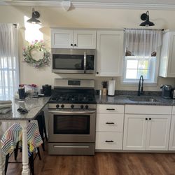 Cape Cottage Inn - Fully stocked kitchen