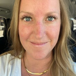 Natural looking lashes that make my eyes pop! Love them!