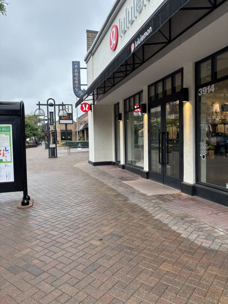 lululemon Logo