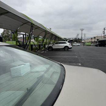 Roscoe Speedwash - Outside vacuuming stalls - Car Wash Near Me - Los Angeles, California Roscoe Speedwash - Outside vacuuming stalls - Car Wash Near Me - Los Angeles, California