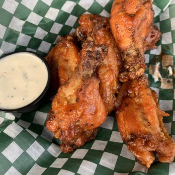 Bobby O'brien's - Huge wings .... half price !!! - Pubs Near Me - Guelph, Ontario