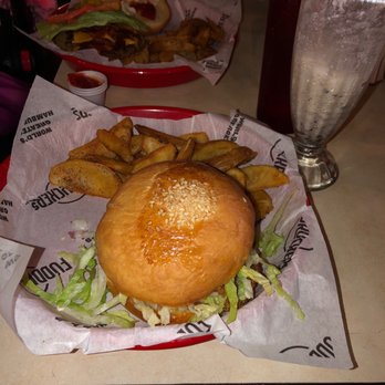 Fuddruckers - Burgers Near Me - Hialeah, Florida