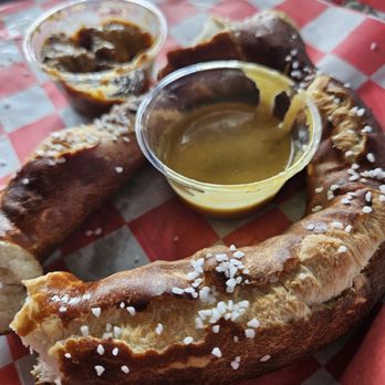 Von Ebert Pizzeria & Taproom - 9/11/2024 - Dropping in for some lunch with a friend. Their pretzel with some mustard and stone ground mustard. - Brewpubs Near Me - Portland, Oregon Von Ebert Pizzeria & Taproom - 9/11/2024 - Dropping in for some lunch with a friend. Their pretzel with some mustard and stone ground mustard. - Brewpubs Near Me - Portland, Oregon