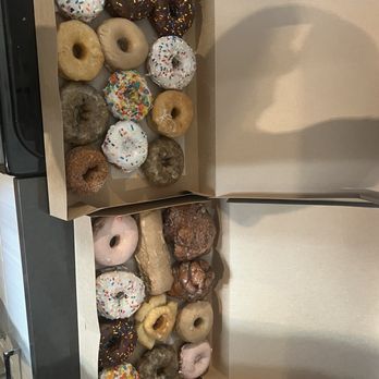 Donutology - Donuts Near Me - Kansas City, Missouri