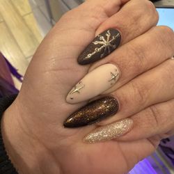 Polish Mi Nail Bar - Christmas nails