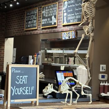 Bone Heads BBQ Saline - Interior decor & take out pick up area - Barbeque Near Me - Saline, Michigan