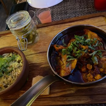 Hummus Kitchen - Mediterranean Red Chicken Platter - Middle Eastern Near Me - New York, New York