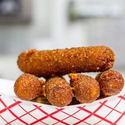 Sno White Drive In - MOZZARELLA STICKS