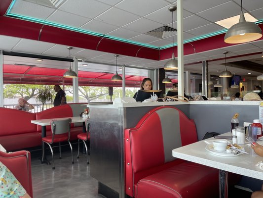 Lester's Diner by null