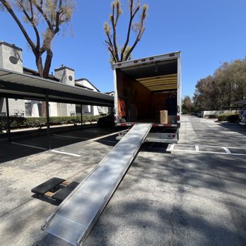 KWIK Moving - ayeeee! They KWIK wid it! helped my girl move in a timely manner! Great friendly service! Thank you guys!!!! - Movers Near Me - Marina Del Rey, California