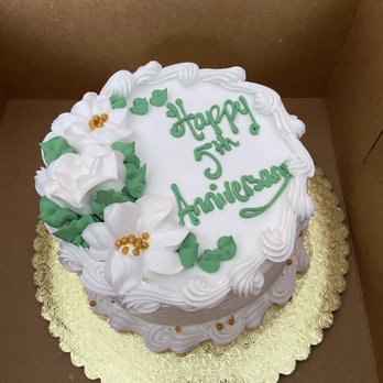 Bloomer Bakery - White cake with raspberry filling and whipped cream frosting. - Bakeries Near Me - Bloomer, Wisconsin Bloomer Bakery - White cake with raspberry filling and whipped cream frosting. - Bakeries Near Me - Bloomer, Wisconsin