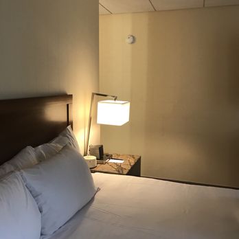 Hyatt Regency Baltimore Inner Harbor - Broken Lamp Stand - Hotels Near Me - Baltimore, Maryland