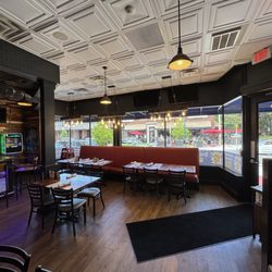 Blu Wolf Bistro - Spacious