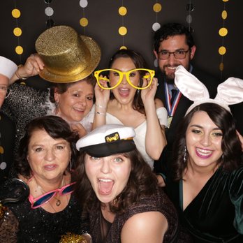 Bloom Photo Booth - Photo Booth Rentals Near Me