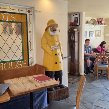Mr Toots Coffeehouse - Inside - Coffee & Tea Near Me - Capitola, California