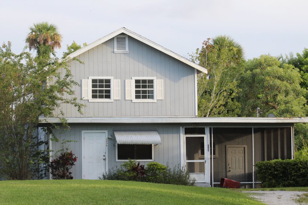 TOWN OF ST LUCIE VILLAGE Updated April 2024 11 Photos 2841 N Old