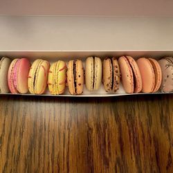 Bliss Bakery - Custom pack of macarons.