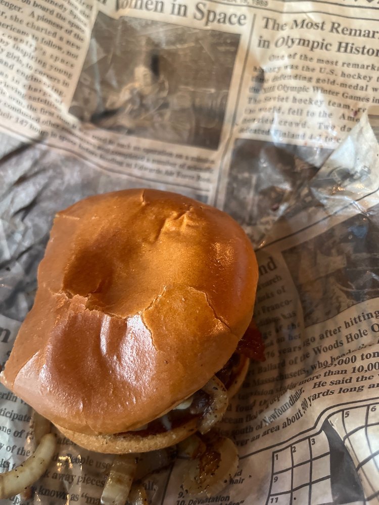 THE DIVE BAR Updated July 2024 142 N Monroe St, Monroe, Michigan