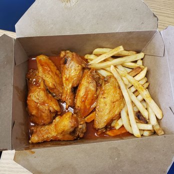 Twisted Tomato Pizzeria - Meaty, spicy and hot wings - Pizza Near Me - Akron, Ohio Twisted Tomato Pizzeria - Meaty, spicy and hot wings - Pizza Near Me - Akron, Ohio