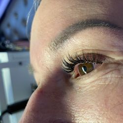Becca's Lash Studio - Volume Extensions
