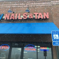 Q V Nails & Tan