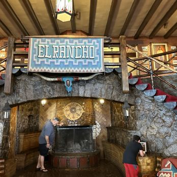 El Rancho Hotel - Hotels Near Me - Gallup, New Mexico