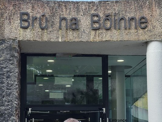 Brú na Bóinne by null
