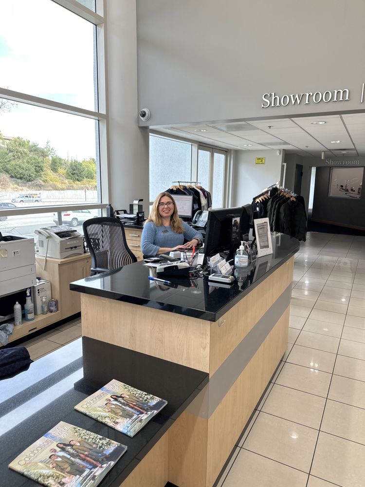 MERCEDESBENZ OF CALABASAS Updated September 2024 237 Photos & 953