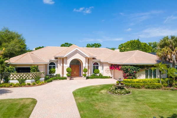 King Roofing Service Logo