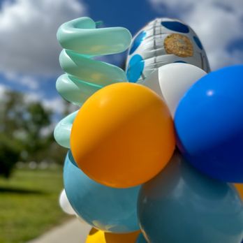 Balloona - Crazy tower - Balloon Services Near Me