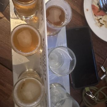 Yard House - Beer flight - Bars Near Me - Glenview, Illinois
