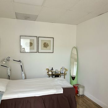 Yang’s Acupuncture Clinic - Room 2 - Traditional Chinese Medicine Near Me - Santa Clara, California